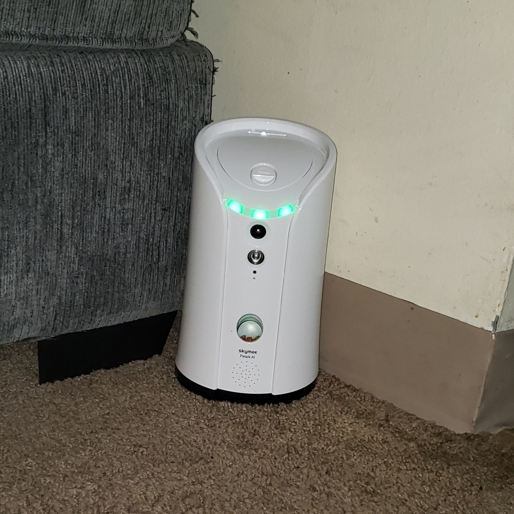 Skymee wifi pet talk 2 way cameras/ treat feeding